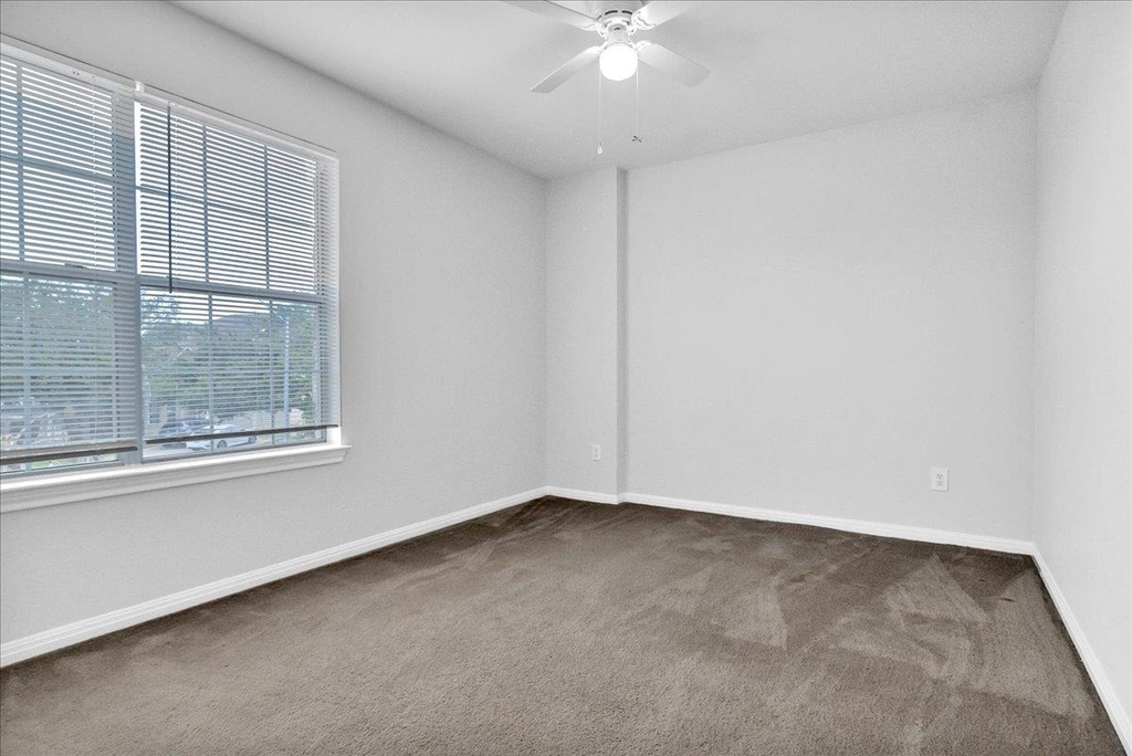 1402 Grafton Ln - Photo 13