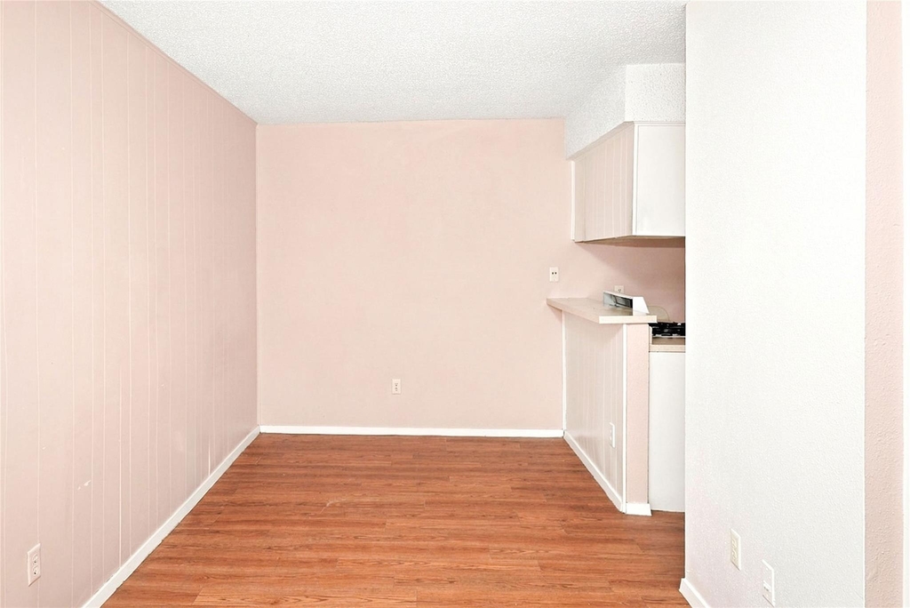 400 W 34th St - Photo 6