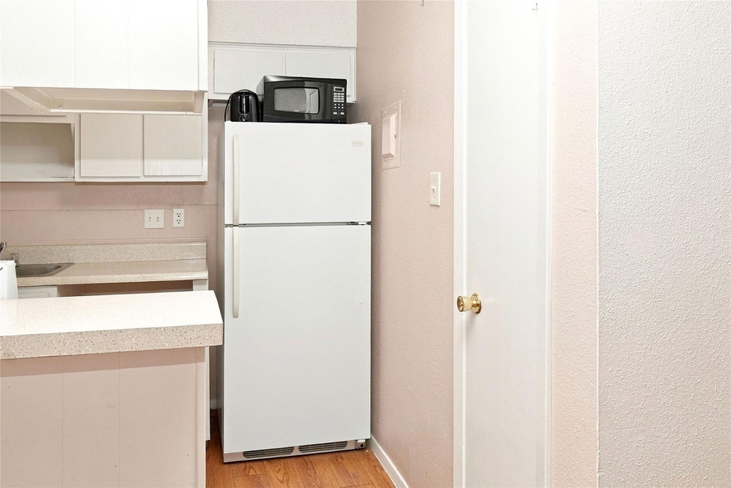 400 W 34th St - Photo 9