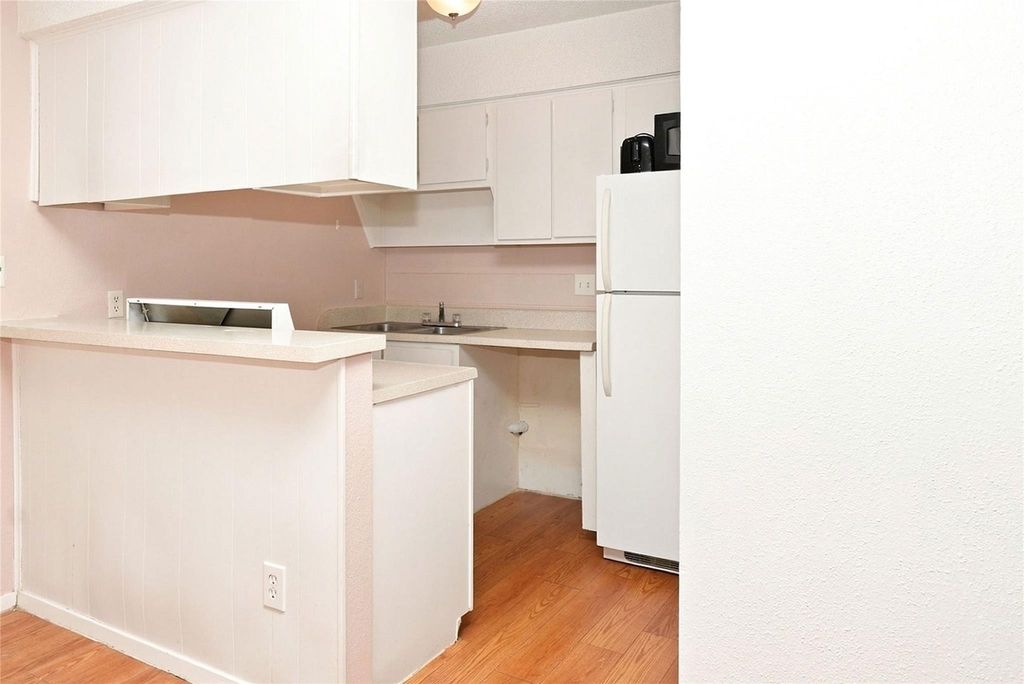 400 W 34th St - Photo 8