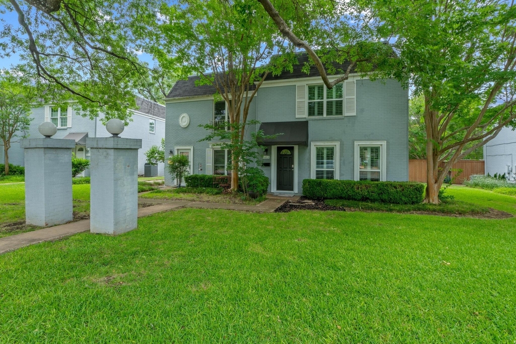 6109 Bullard Dr - Photo 0