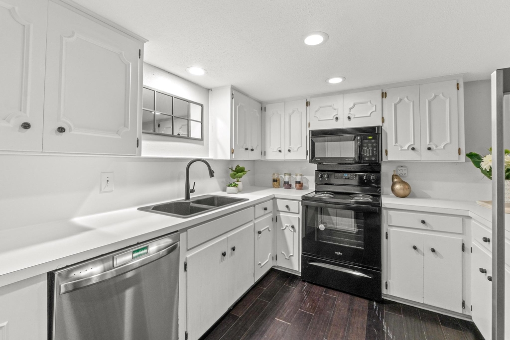 6109 Bullard Dr - Photo 16