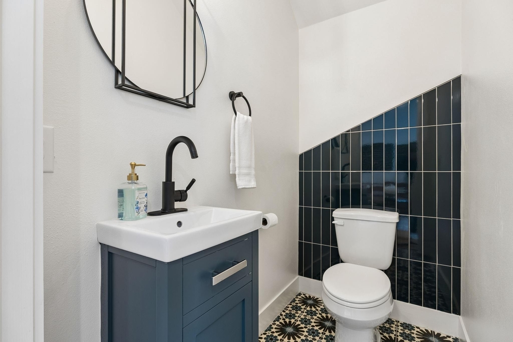 806 Philco Dr - Photo 17