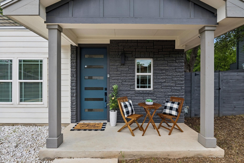 806 Philco Dr - Photo 0