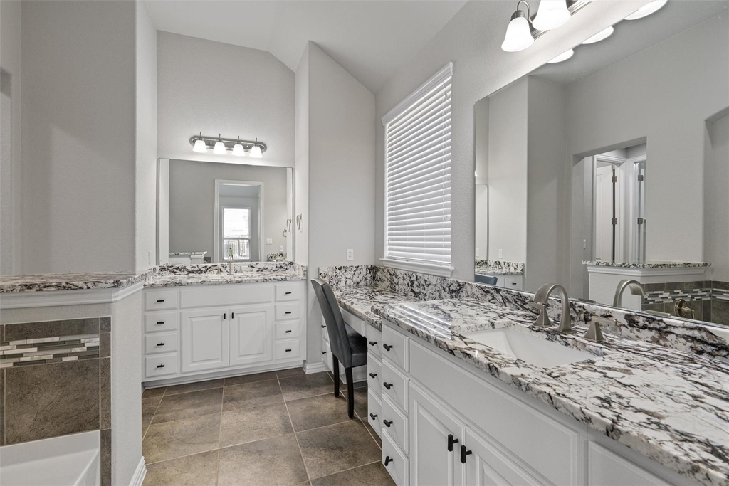 404 Miracle Rose Way - Photo 22