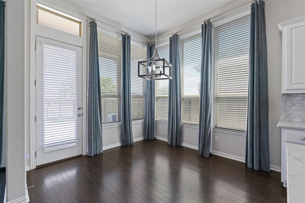 404 Miracle Rose Way - Photo 18