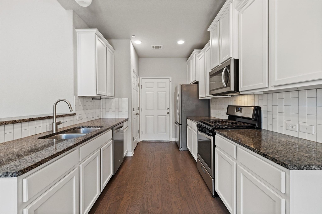 1615 Airedale Rd - Photo 16