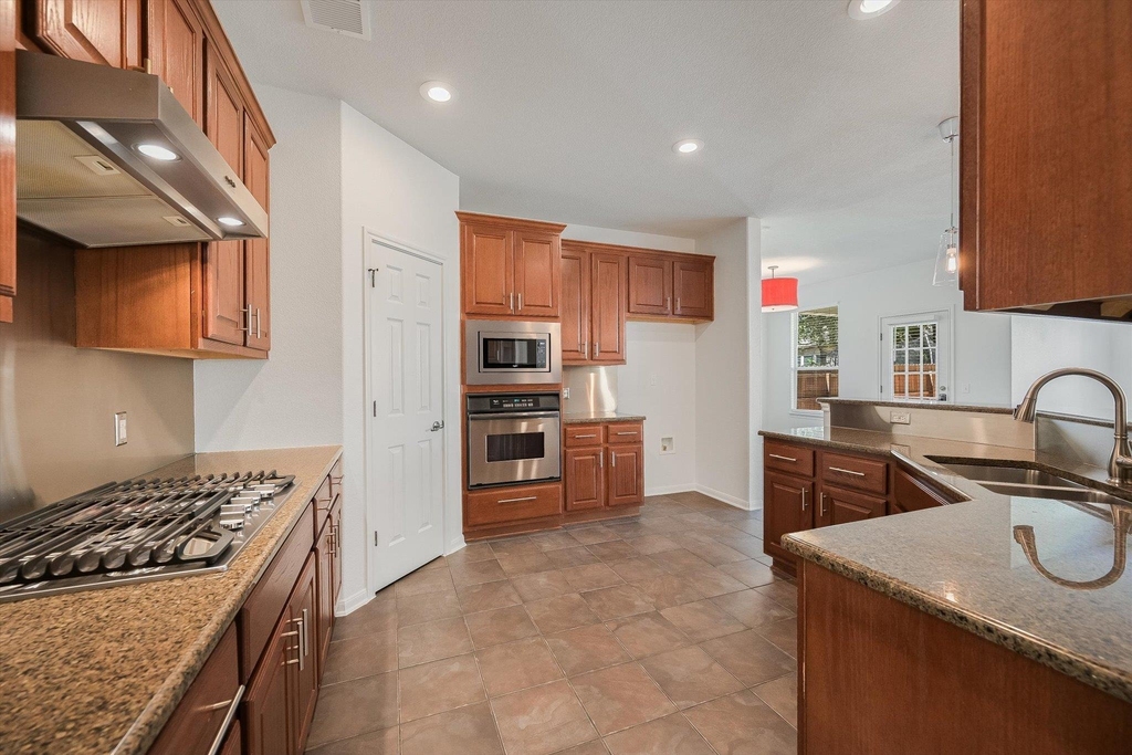 9316 Bavaria Ln - Photo 7