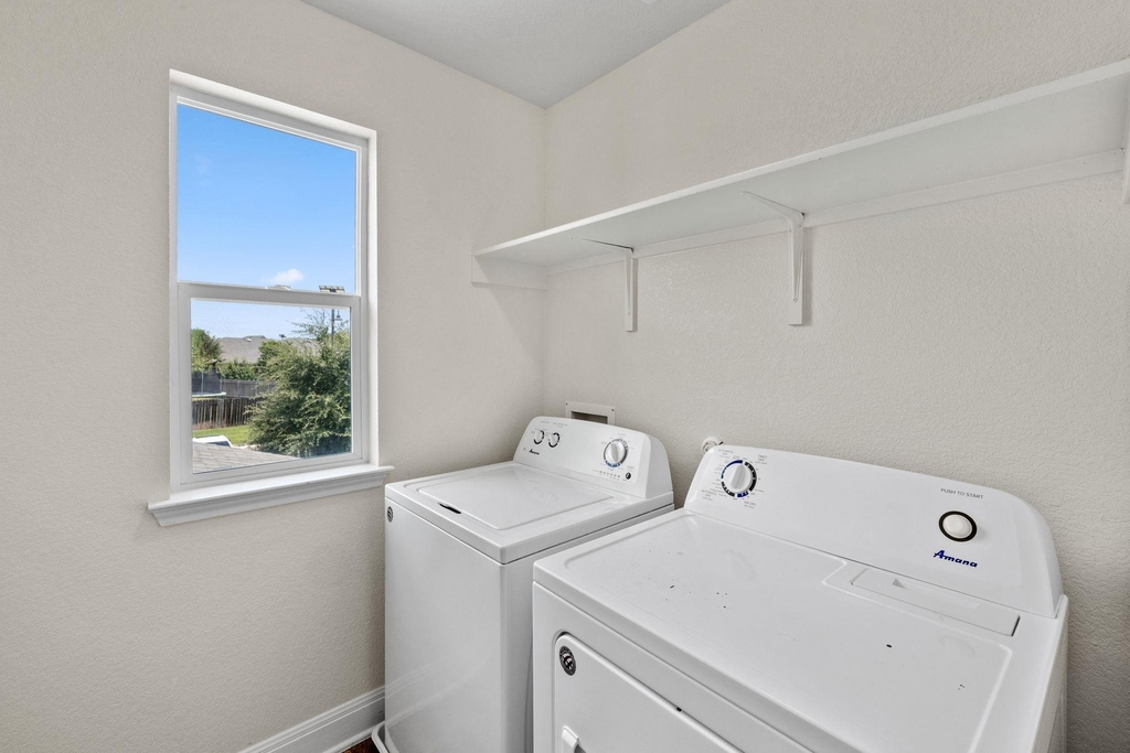 2950 E Old Settlers Blvd - Photo 16
