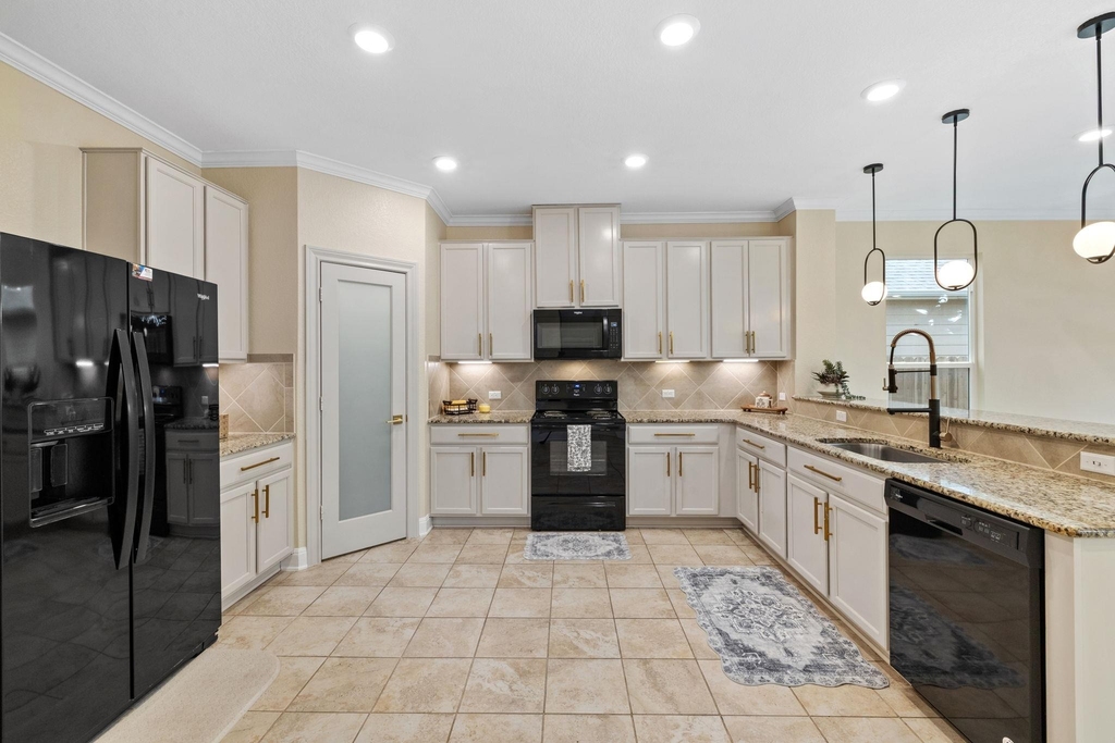 2950 E Old Settlers Blvd - Photo 8