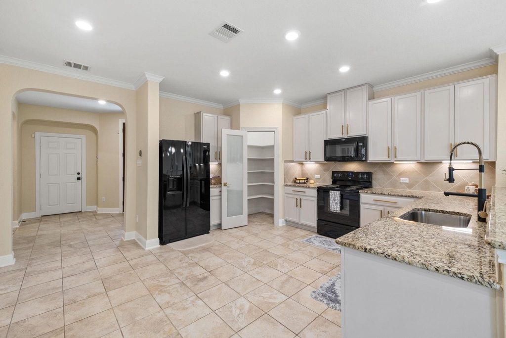 2950 E Old Settlers Blvd - Photo 9