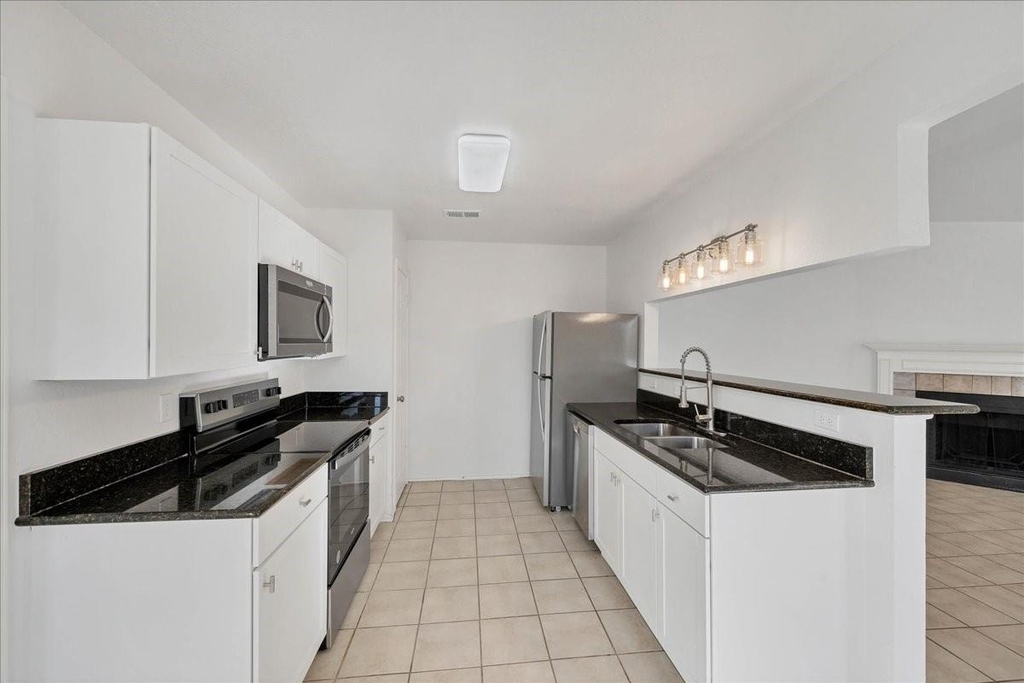 421 Fantail Loop - Photo 1