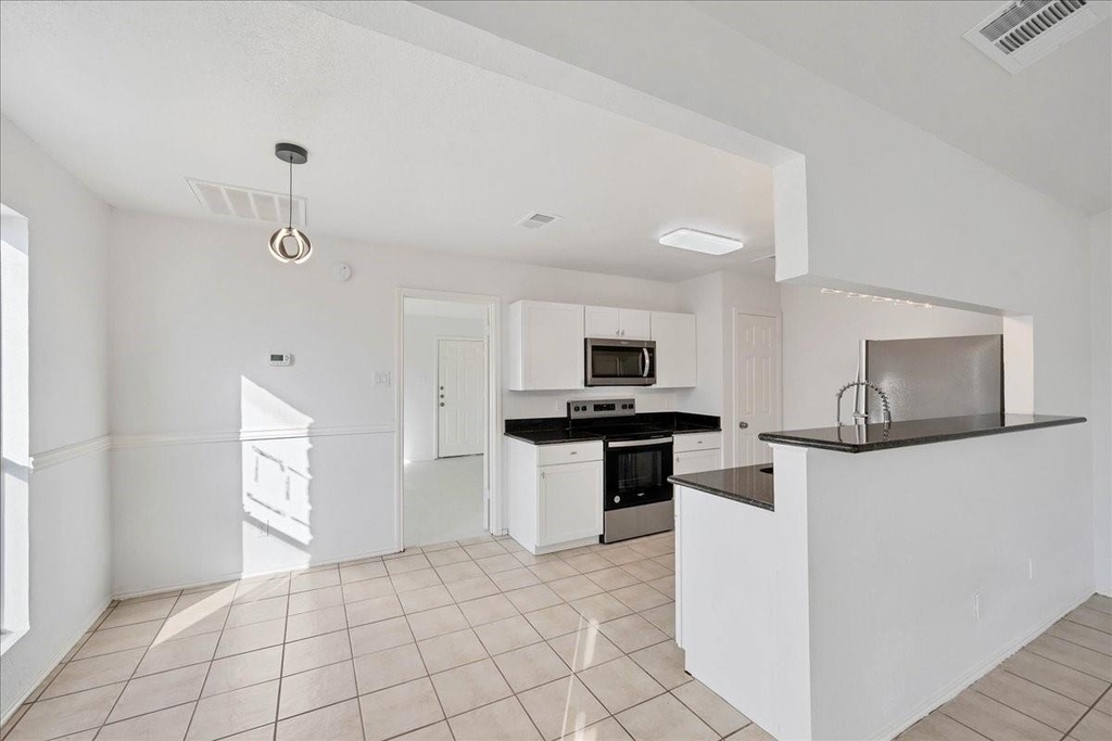 421 Fantail Loop - Photo 3
