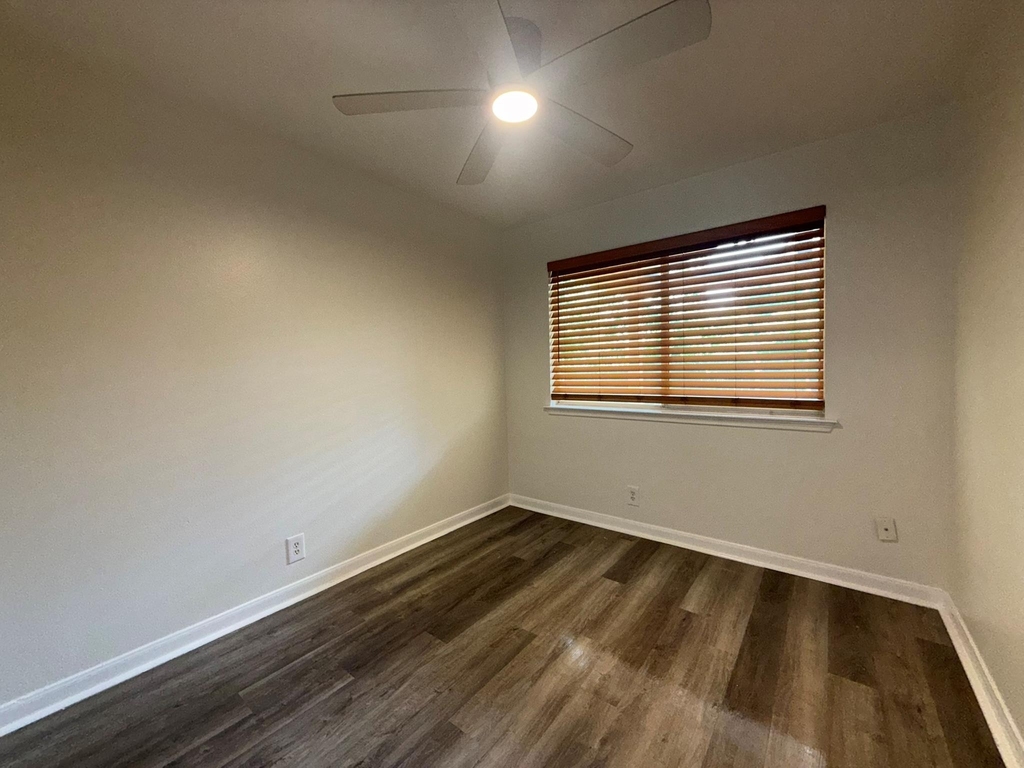 5807 Teri Rd - Photo 10