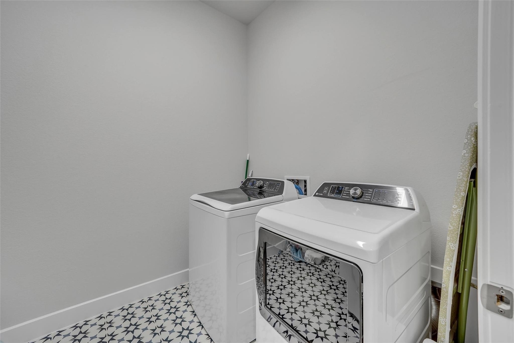 8517 Grenadier Dr - Photo 27
