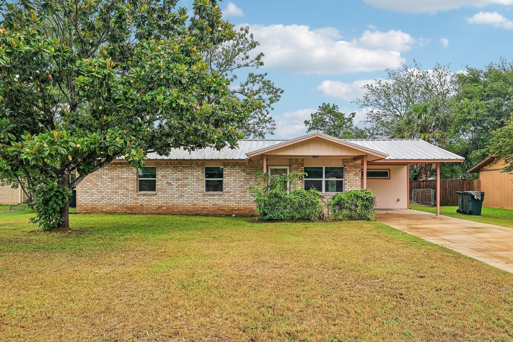 410 Magnolia St - Photo 0