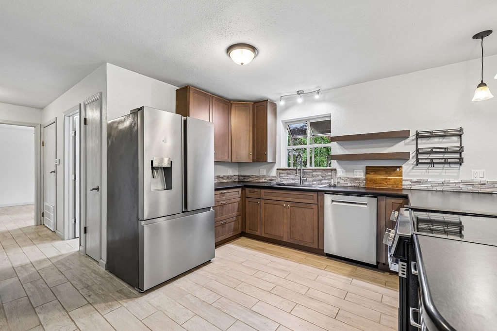 410 Magnolia St - Photo 7
