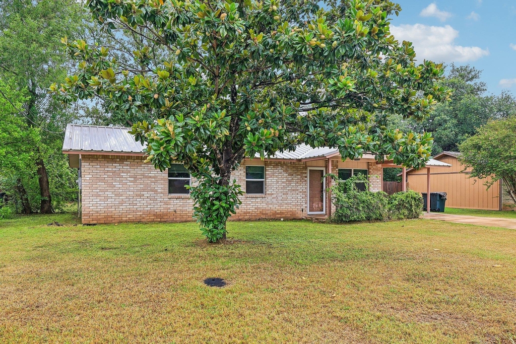 410 Magnolia St - Photo 2