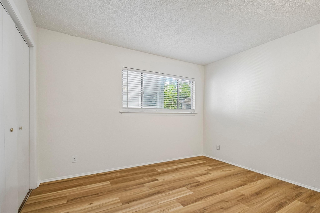 2413 Leon St - Photo 18