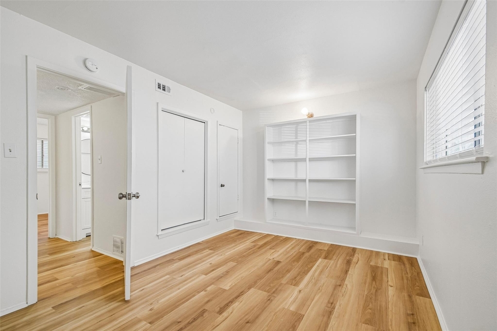 2413 Leon St - Photo 14