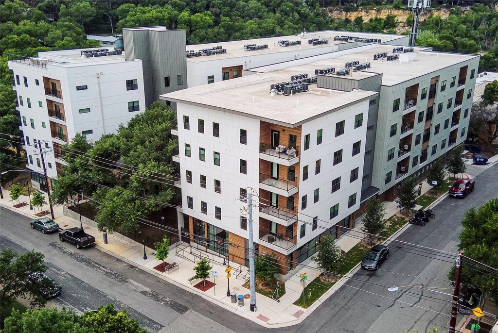 2500 Longview St - Photo 1