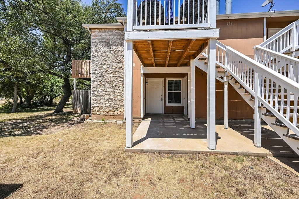 301 Algerita Dr - Photo 0