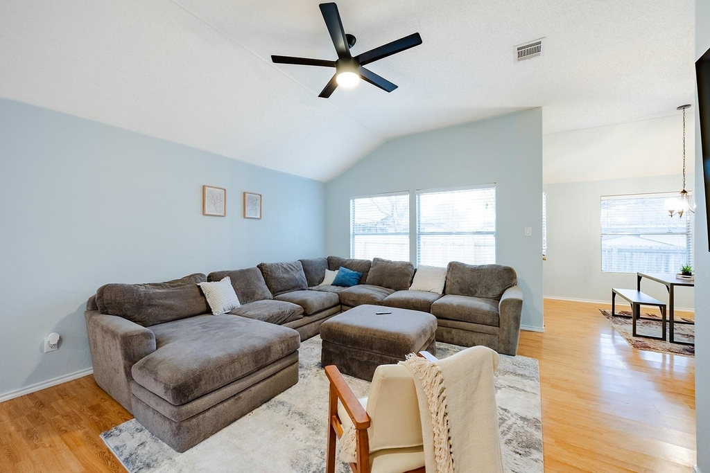 1704 Verbena Way - Photo 5