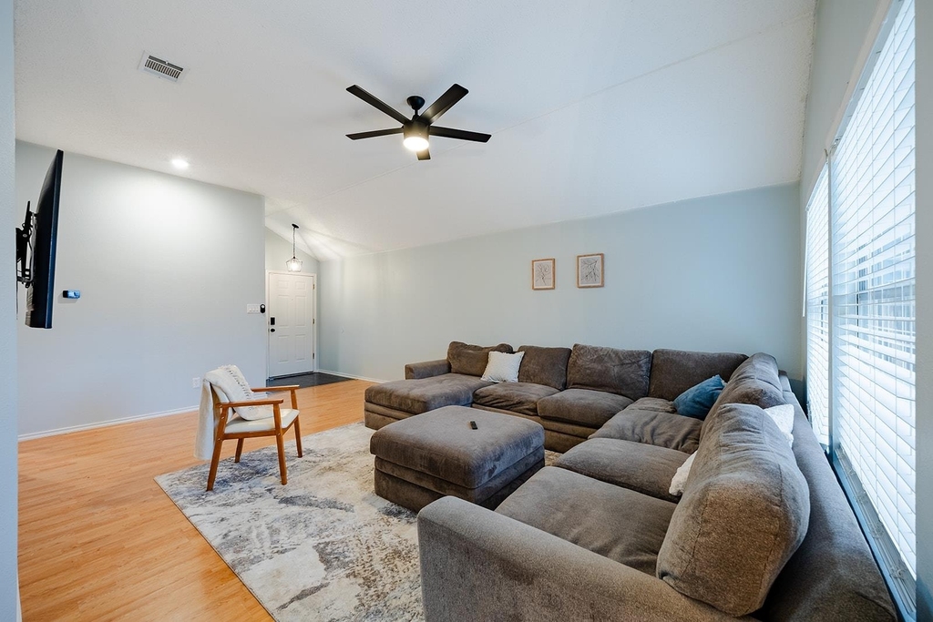 1704 Verbena Way - Photo 4