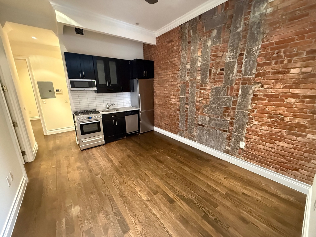 350 Third ave - Photo 1