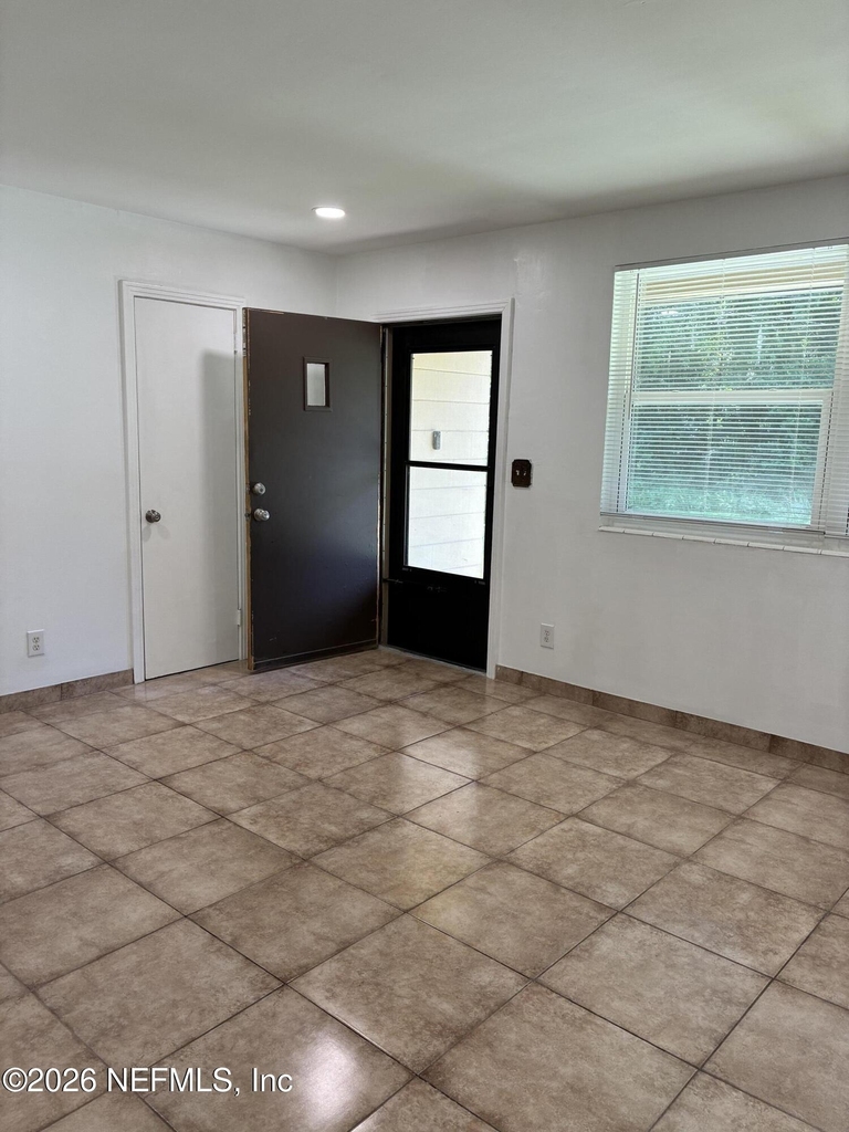 645 Allen Lane - Photo 6