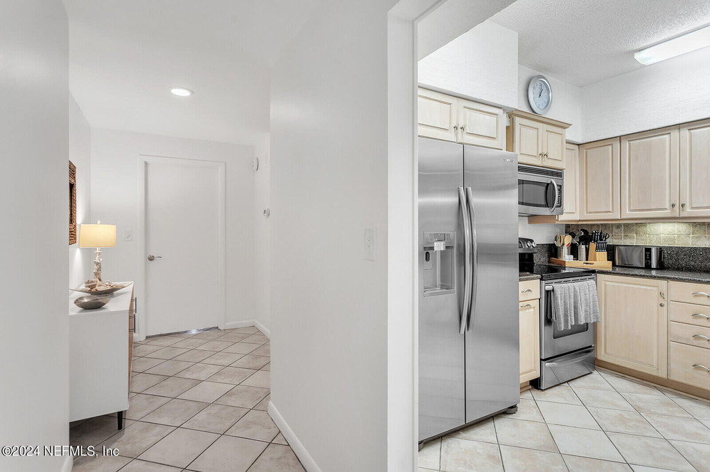 823 Spinnakers Reach Drive - Photo 17
