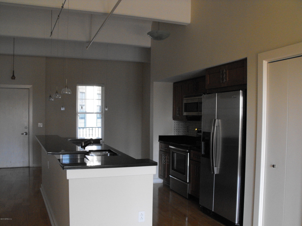 1661 Riverside Avenue - Photo 10