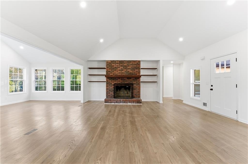 1715 Crestline Drive Ne - Photo 5