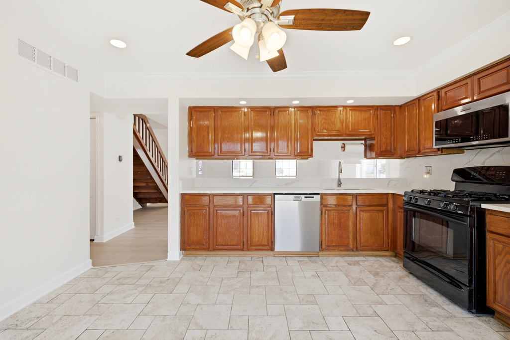 1320 Burns Drive - Photo 11