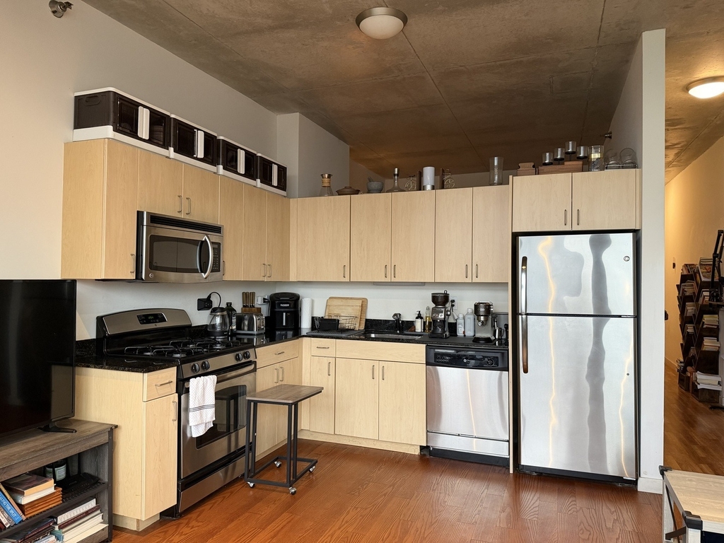 235 W Van Buren Street - Photo 1