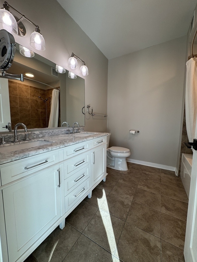 757 N Orleans Street - Photo 10