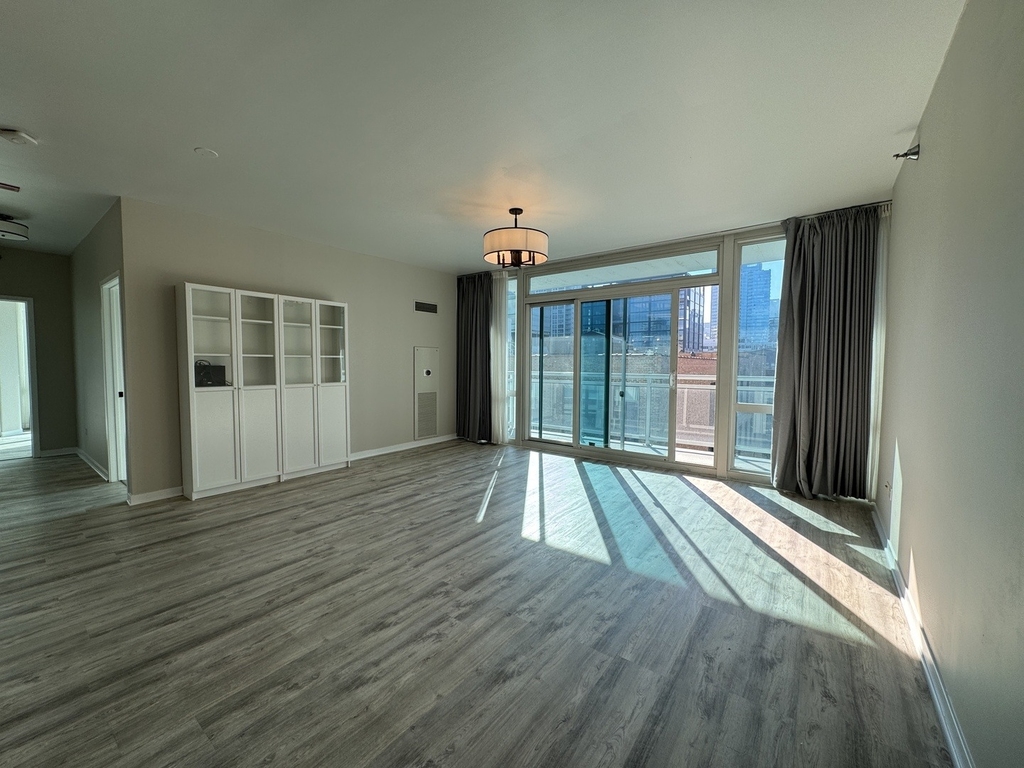 757 N Orleans Street - Photo 4
