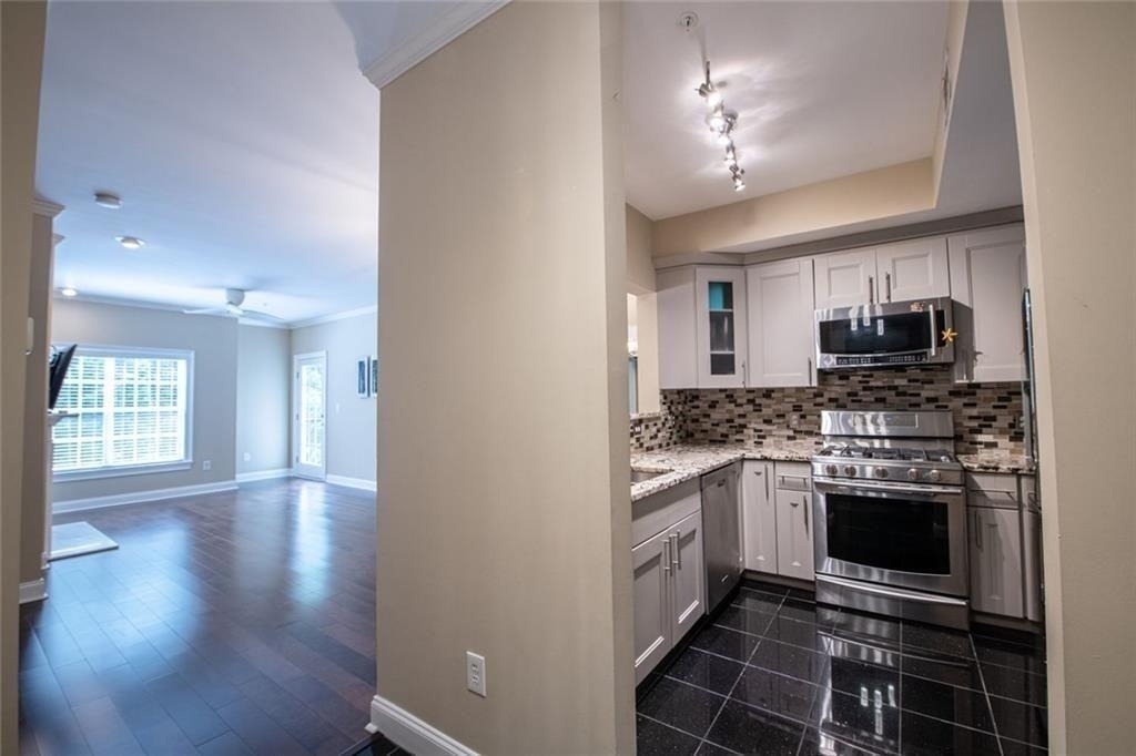 3275 Ne Lenox Road Ne - Photo 4