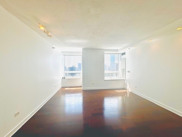 512 N Mcclurg Court - Photo 9