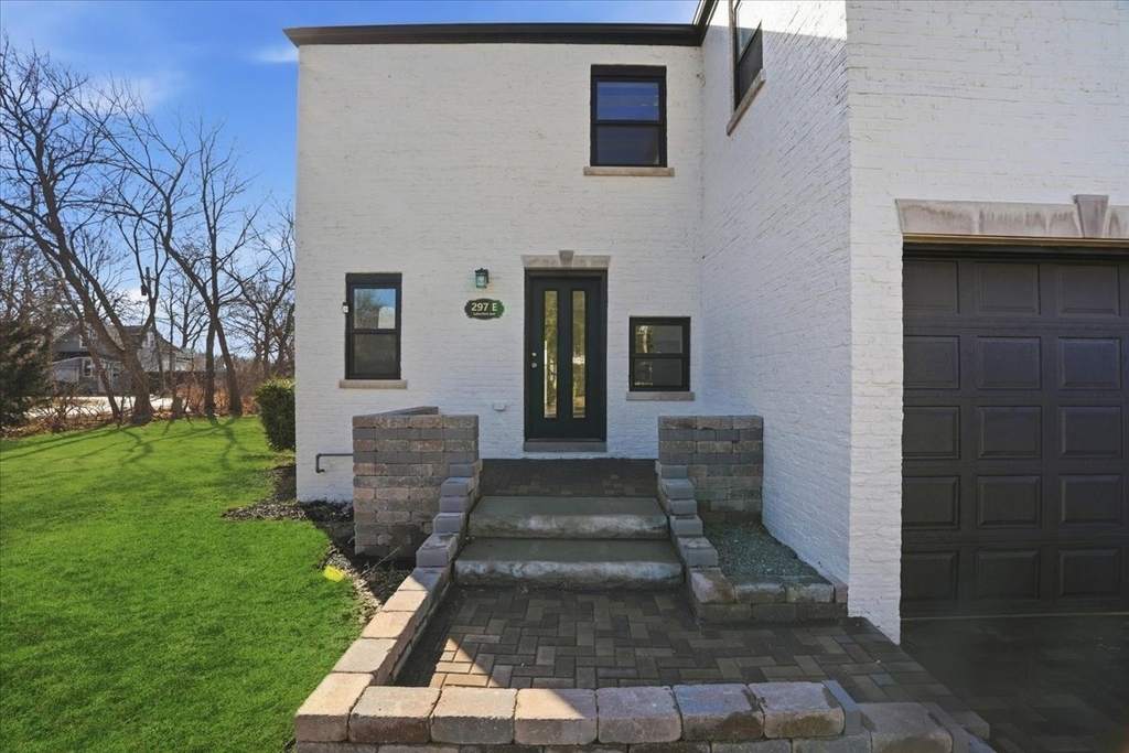 297 E Lakeview Avenue - Photo 2