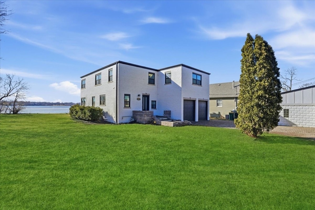 297 E Lakeview Avenue - Photo 1