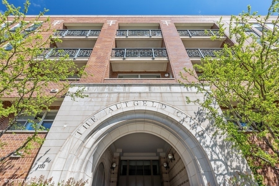 1350 W Fullerton Avenue - Photo 0