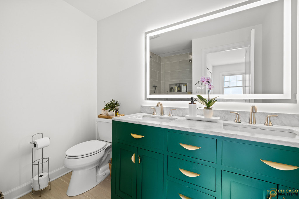 204 E Dickens Avenue - Photo 12
