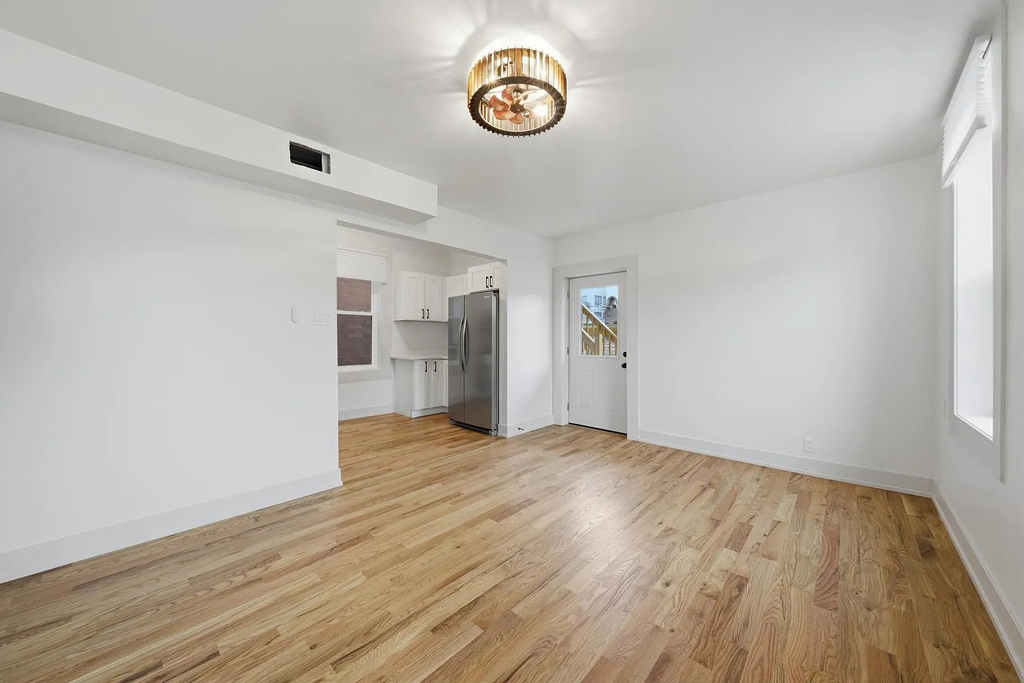 1514 W Fry Street - Photo 1