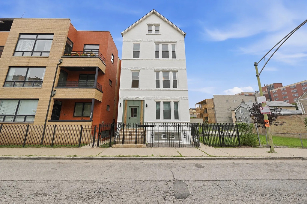 1514 W Fry Street - Photo 0