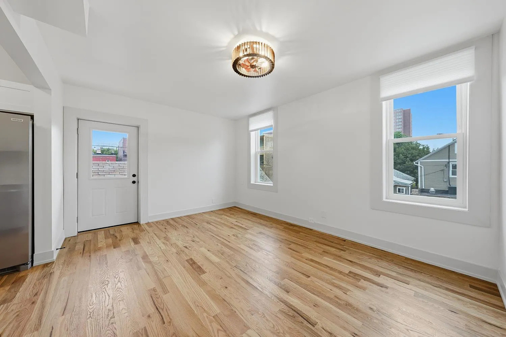 1514 W Fry Street - Photo 3