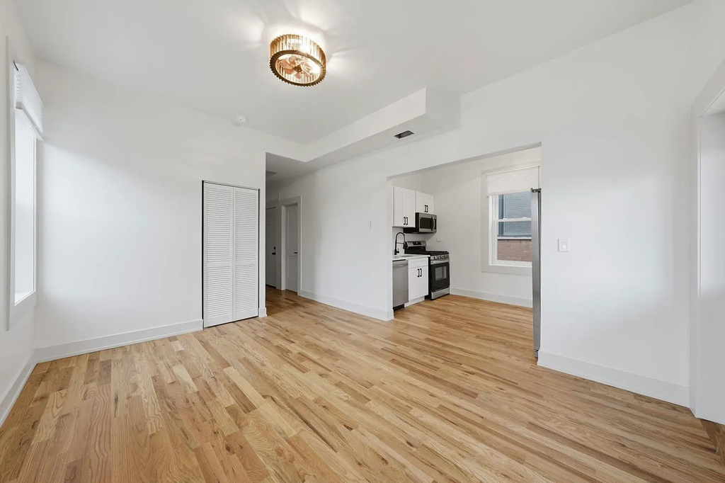 1514 W Fry Street - Photo 2