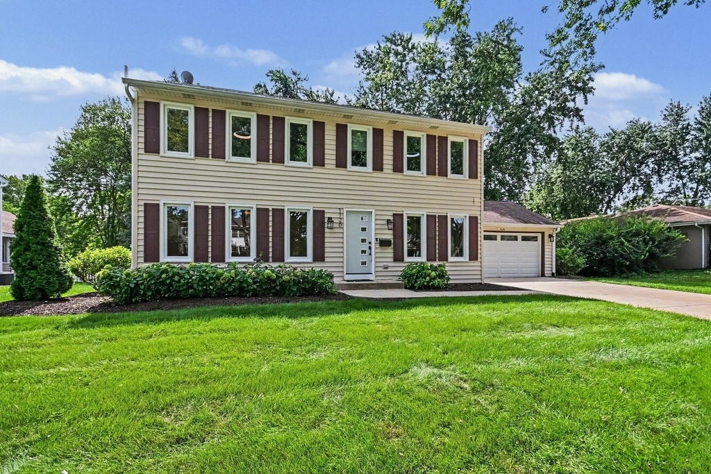 1120 Summit Hills Lane - Photo 2