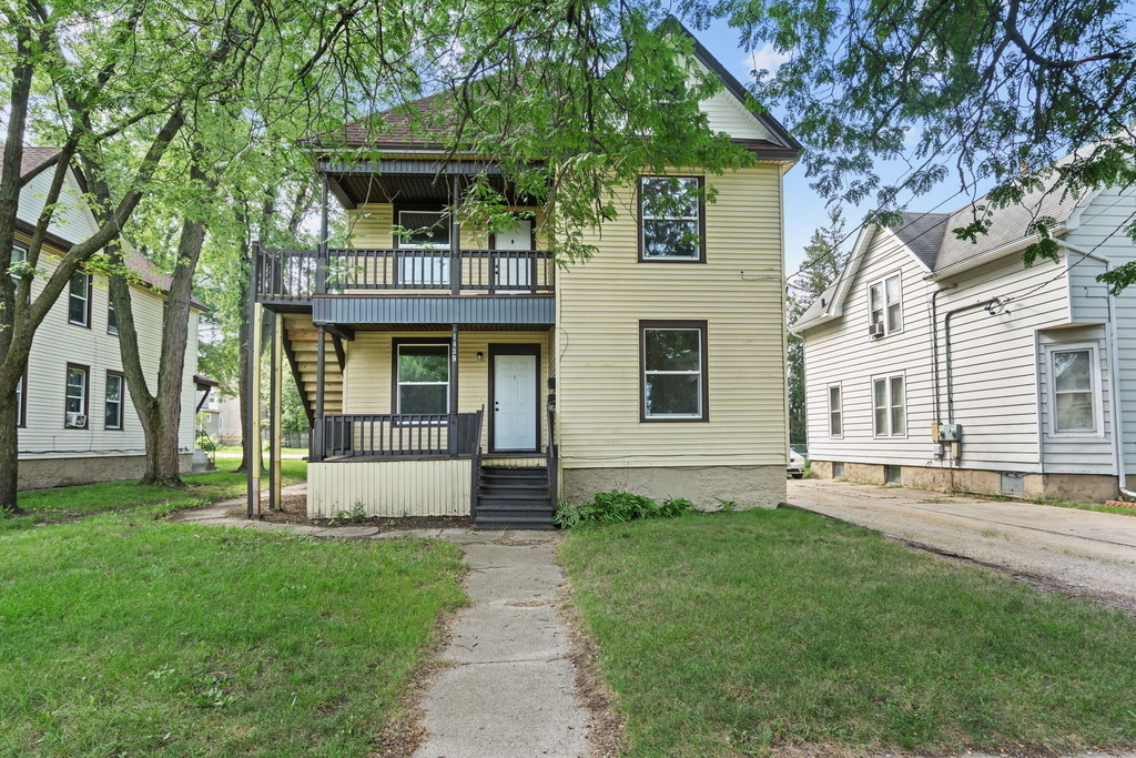 1439 8th Avenue - Photo 1