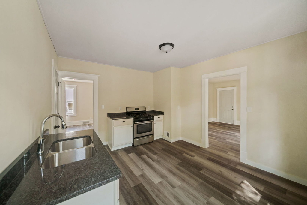 1439 8th Avenue - Photo 5